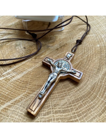 Houten kruis hanger heilige Benedictus met kleine doos