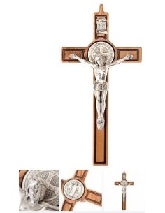 Croix de Saint Benoit en bois - 25 cm