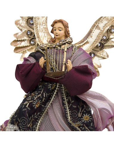 Ange métal doré et robe tissu rouge 